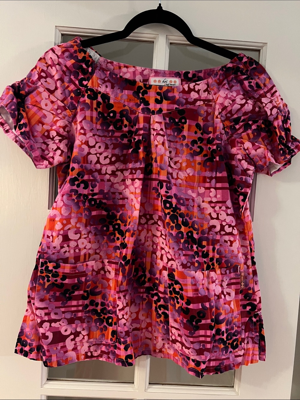 Koi Bright Pink Patterned Short-Sleeve Women's Scrub Top with Front Pockets